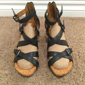 Kenneth Cole Reaction, Black Strappy, Buckle, Leather heels.